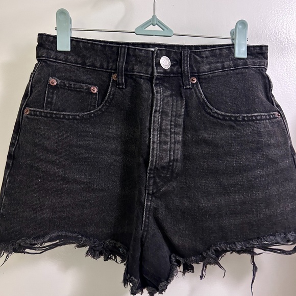 Black Zara denim shorts - Picture 1 of 3